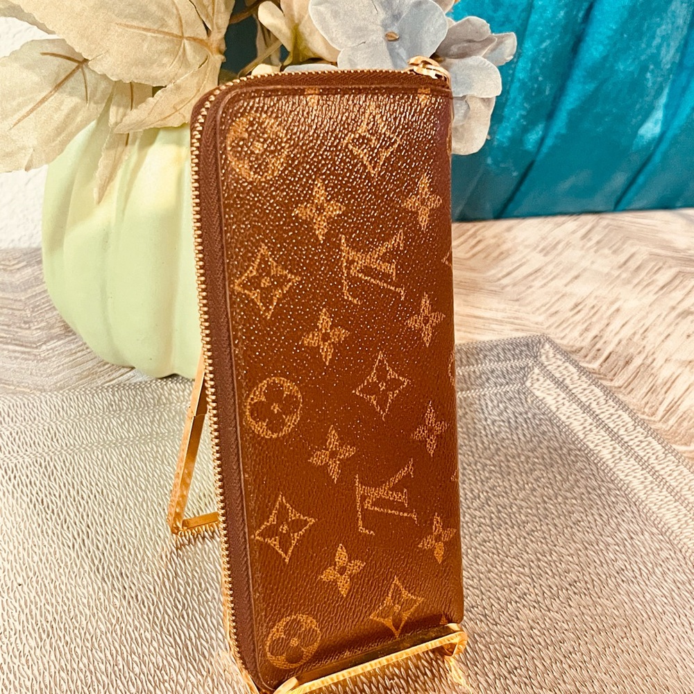 Louis Vuitton Monogram long zippy Wallet - Picture 5 of 15